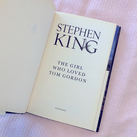 Best Seller Book By Stephen King “The Girl Who Loved Tom Gordon” - Picture 7 of 15